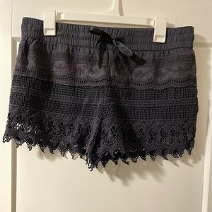Black NoBo lace shorts (Juniors L)